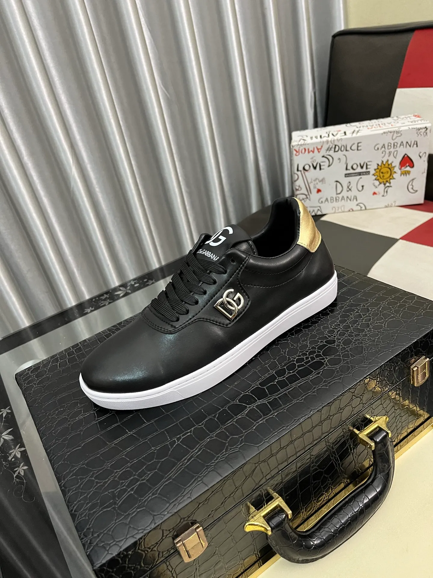 Men's Men's Shoes💰420⌚️⌚️Dolce&Gabbana••DG✔️Men's Sports•Casual Shoes. Original goods from top counters. Original imported cowhide, multi-material splicing design ➕Imported cowhide lining, cowhide feet ➕Original TPR elastic outsole. Size: 38-46